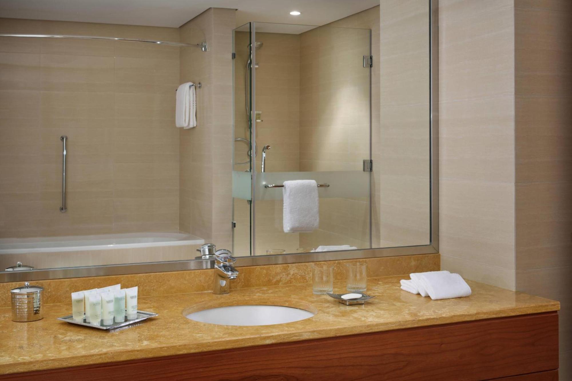 Courtyard By Marriott כוויית מראה חיצוני תמונה